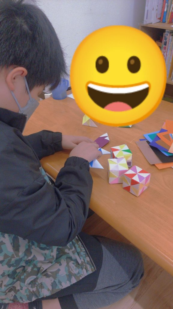 立体サイコロ
折り紙にて製作
細かい動作にも対応
放課後等デイサービス
ふぁんた